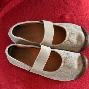 Keen Sienna Mary Jane Light Brown Canvas Flats Size 6.5